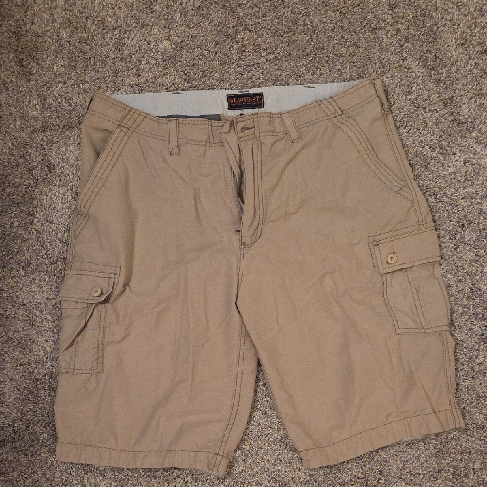 Men's Cargo Shorts in Khaki -